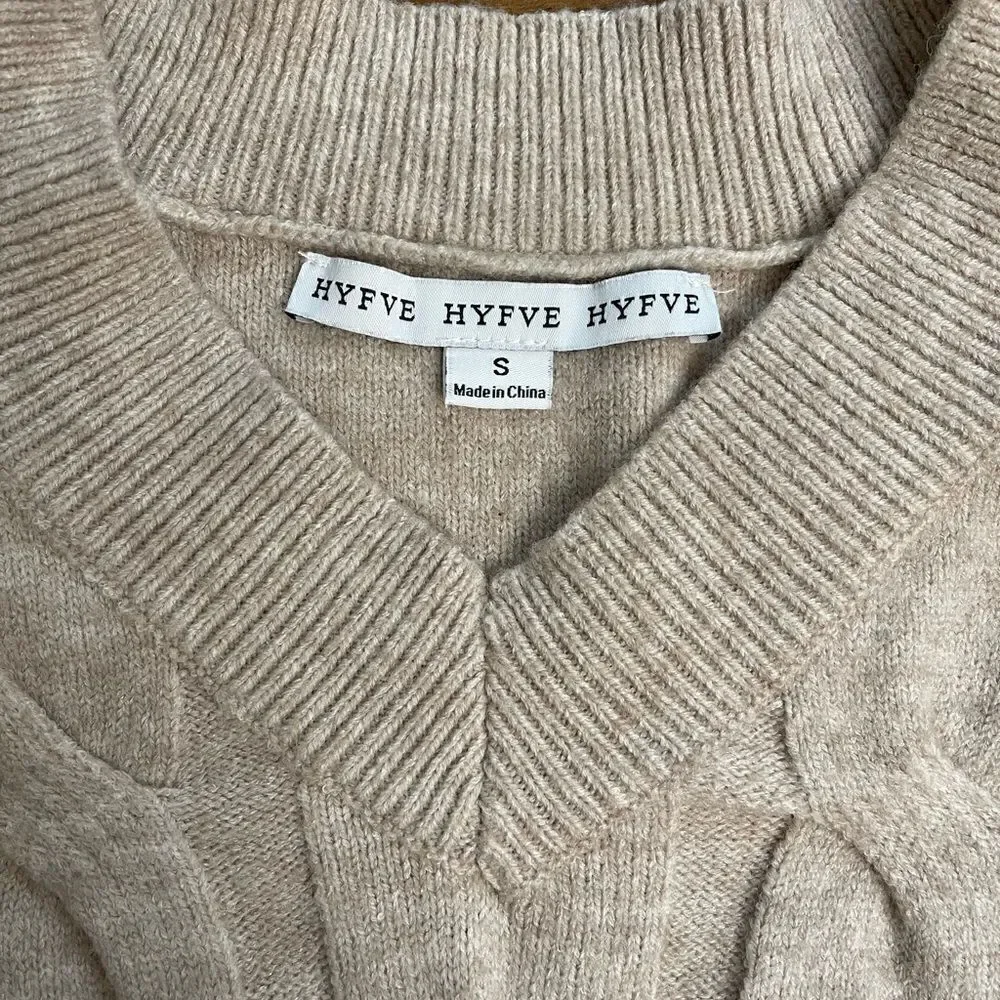 HYFVE Tan Oatmeal V-Neck Cable Knit Sweater || SZ S